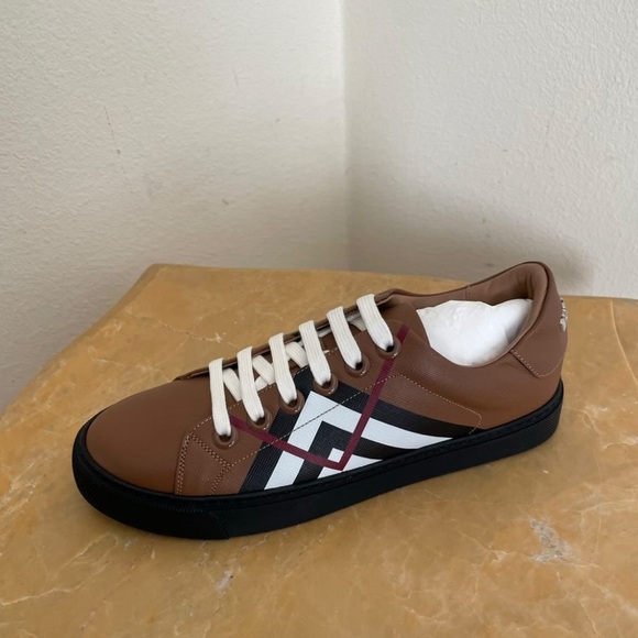 New Season Burberry Checked monogram logo Low-Top Sneakers NWB - Picture 5 of 5